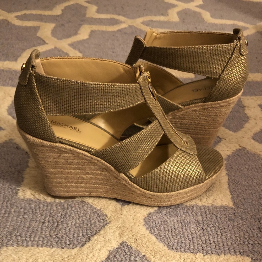 Michael Kors Damita Wedge Sandals 9 1/2 Gold
